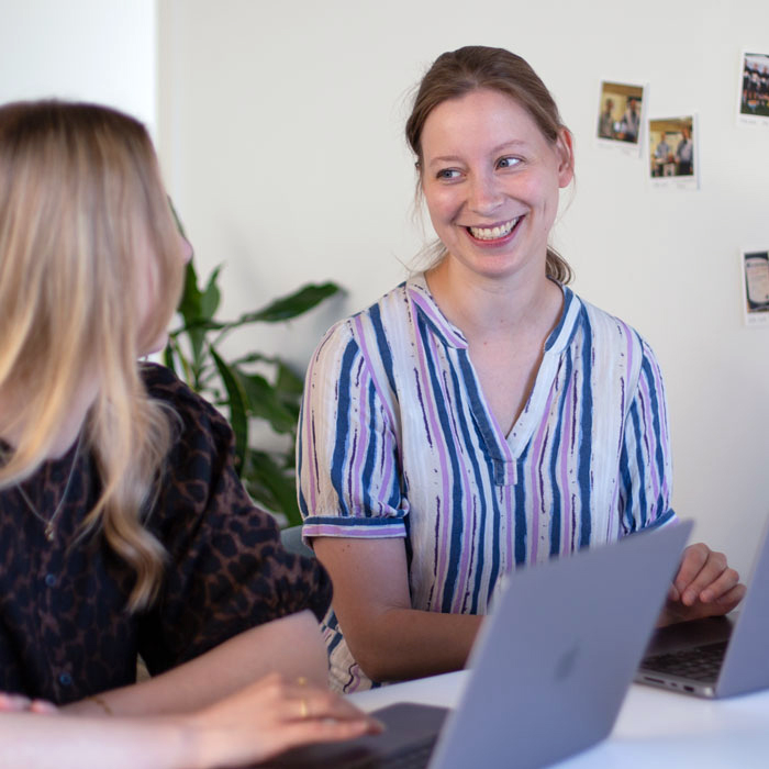 CleanManagers marketingteam planlægger kampagner for rengøringssoftware, der hjælper rengøringsvirksomheder med digital drift.